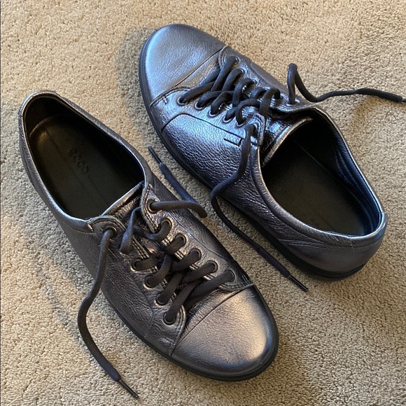 Ecco Black and Silver Sneakers Sleek Metallic Design - Picture 1 of 15